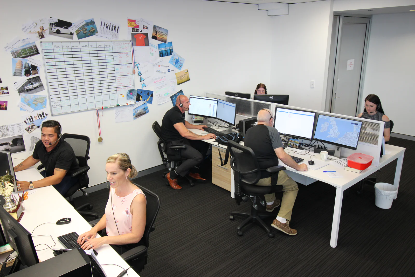 Employees working in Call Centre Employees working in Call Centre